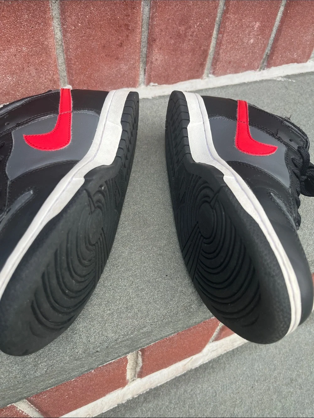 Nike Low-Top Sneakers — Black, Red & Blue